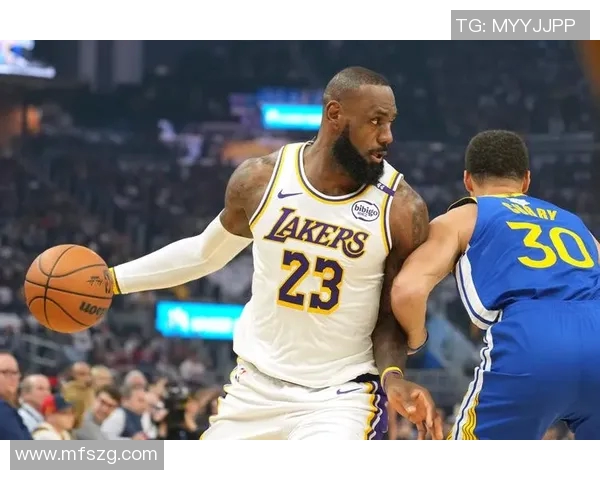 圣诞大战勇士对决湖人NBA经典对抗赛引发球迷热潮