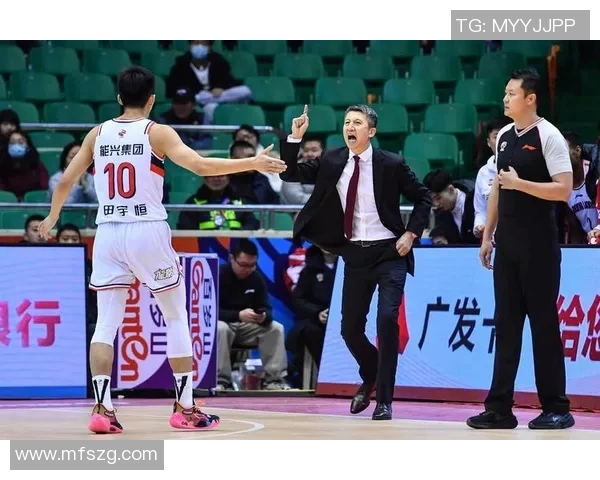 CBA季后赛精彩回顾广东队对阵新疆队全场录像分析与亮点总结