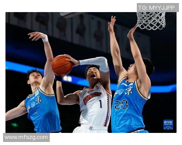 北京主场迎战辽宁季后赛第三场争夺激烈双方全力以赴争夺胜利荣耀