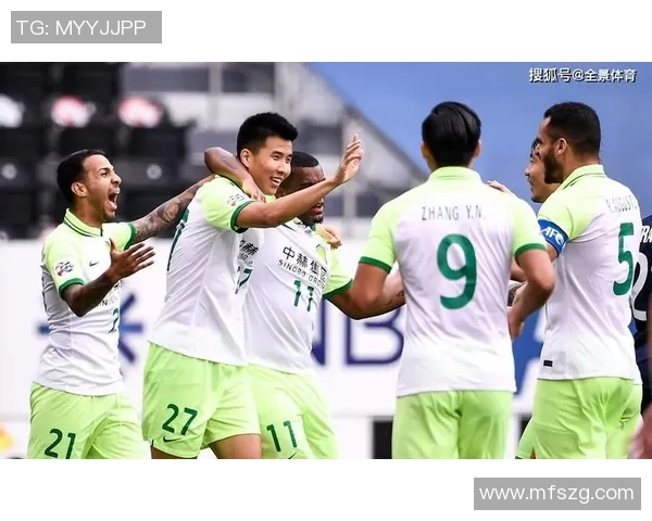 重庆与国安激战正酣精彩瞬间回顾与赛场氛围全景展示